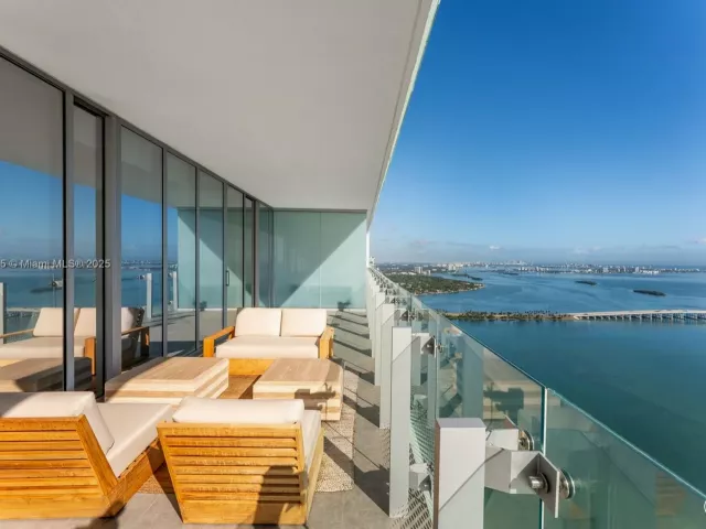 2-bedroom condo for sale in Miami - 700 NE 26th Ter 4902 - MondialRealty