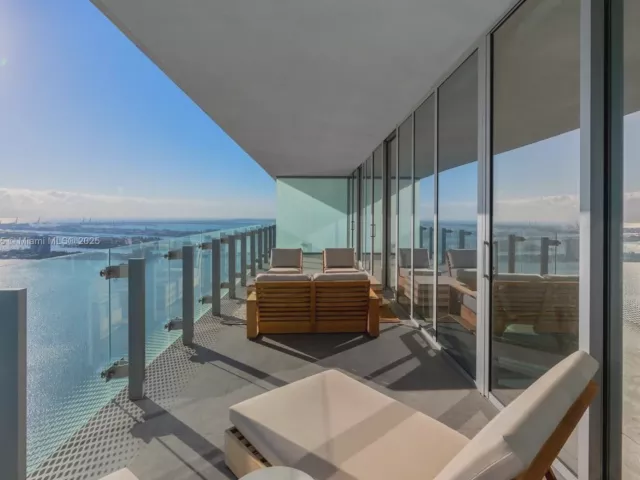 2-bedroom condo for sale in Miami - 700 NE 26th Ter 4902 - MondialRealty