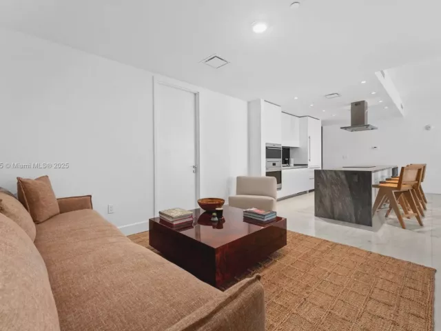 2-bedroom condo for sale in Miami - 700 NE 26th Ter 4902 - MondialRealty