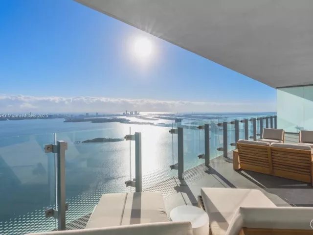 2-bedroom condo for sale in Miami - 700 NE 26th Ter 4902 - MondialRealty