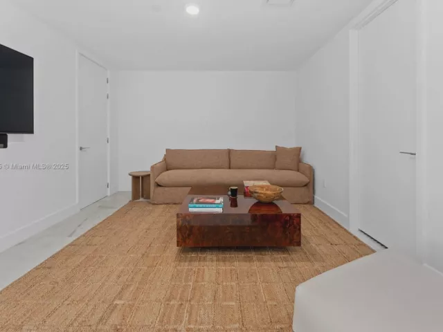 2-bedroom condo for sale in Miami - 700 NE 26th Ter 4902 - MondialRealty