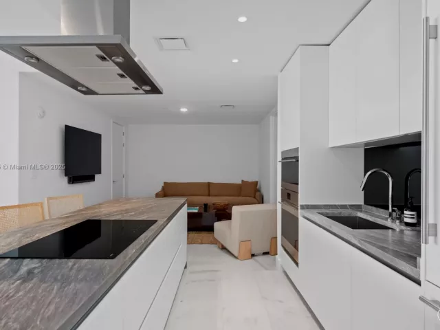 2-bedroom condo for sale in Miami - 700 NE 26th Ter 4902 - MondialRealty