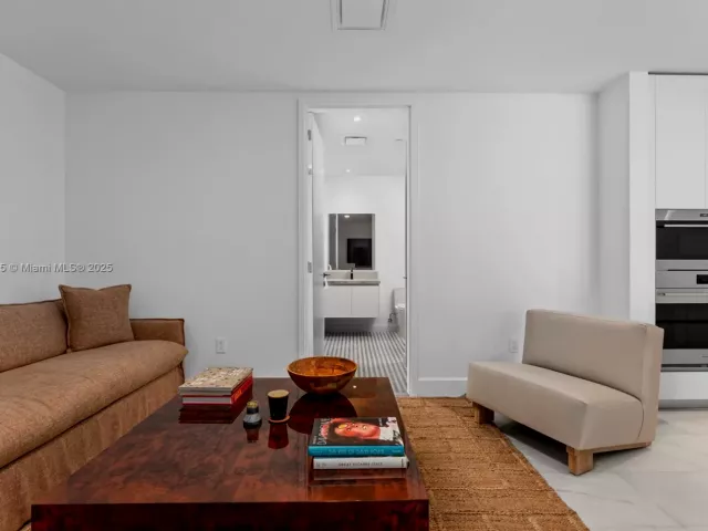 2-bedroom condo for sale in Miami - 700 NE 26th Ter 4902 - MondialRealty