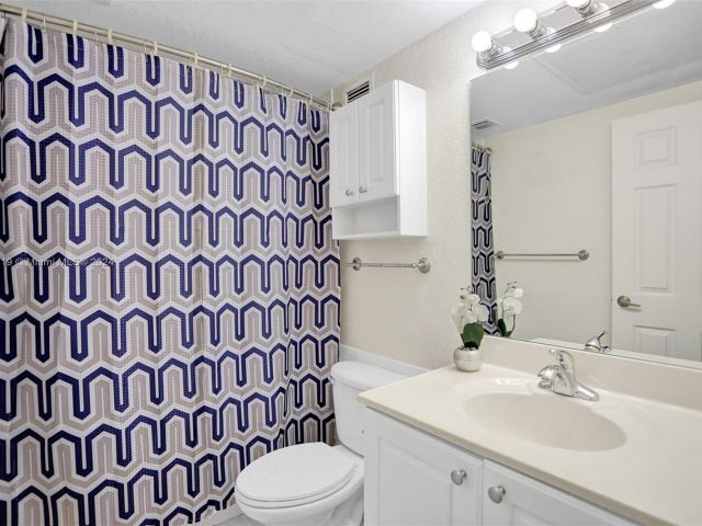 Apartment for rent  Unit #533 (available Feb 1) - photo 5633990