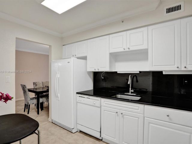 Apartment for rent  Unit #533 (available Feb 1) - photo 5633992