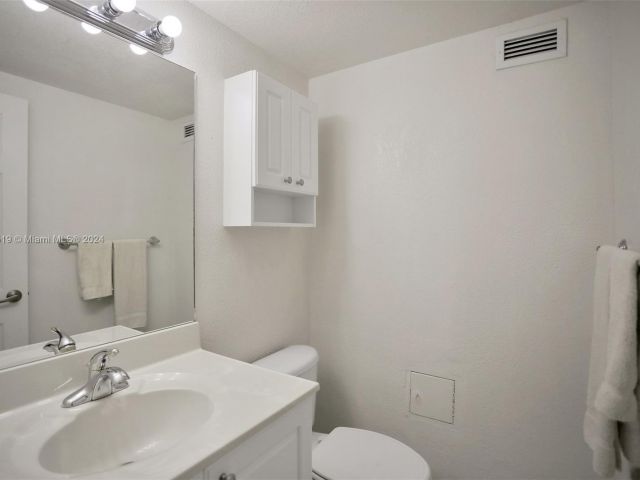 Apartment for rent  Unit #533 (available Feb 1) - photo 5633994