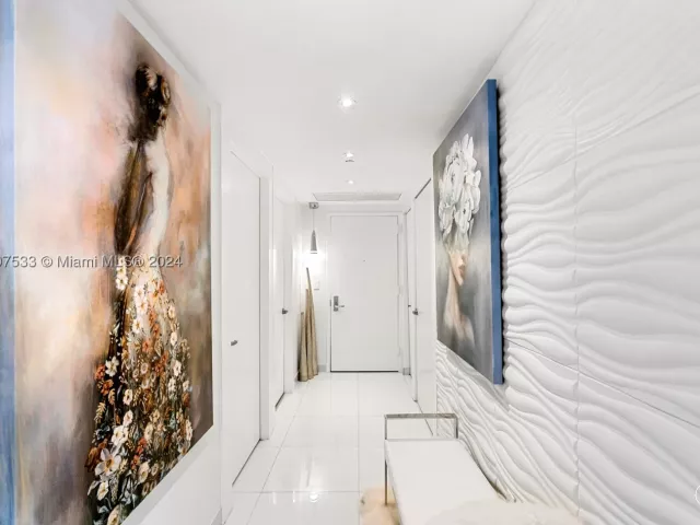 2-bedroom condo for sale in Miami - 495 Brickell Ave 1702 - MondialRealty