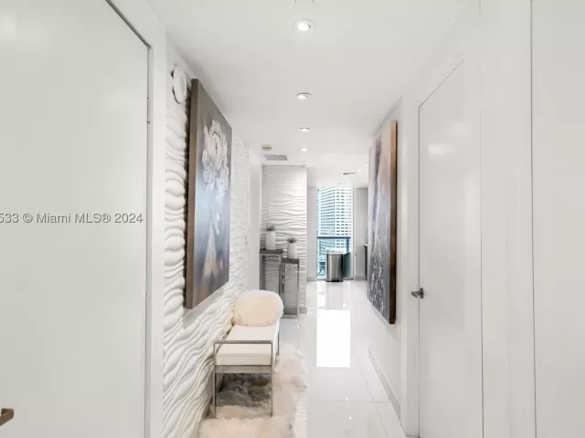 2-bedroom condo for sale in Miami - 495 Brickell Ave 1702 - MondialRealty