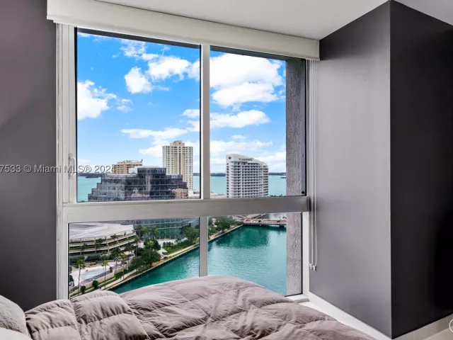 2-bedroom condo for sale in Miami - 495 Brickell Ave 1702 - MondialRealty