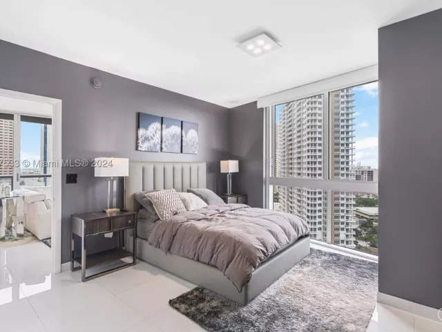 2-bedroom condo for sale in Miami - 495 Brickell Ave 1702 - MondialRealty