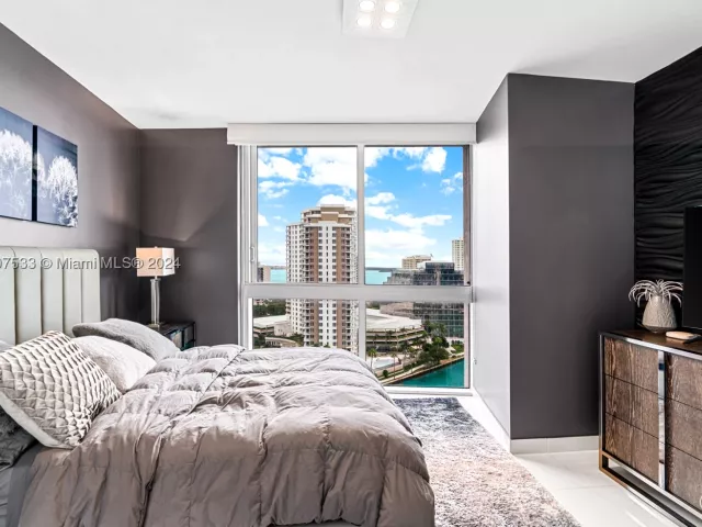 2-bedroom condo for sale in Miami - 495 Brickell Ave 1702 - MondialRealty