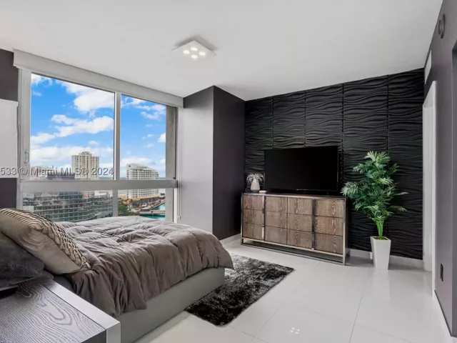 2-bedroom condo for sale in Miami - 495 Brickell Ave 1702 - MondialRealty