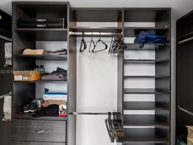 2-bedroom condo for sale in Miami - 495 Brickell Ave 1702 - MondialRealty