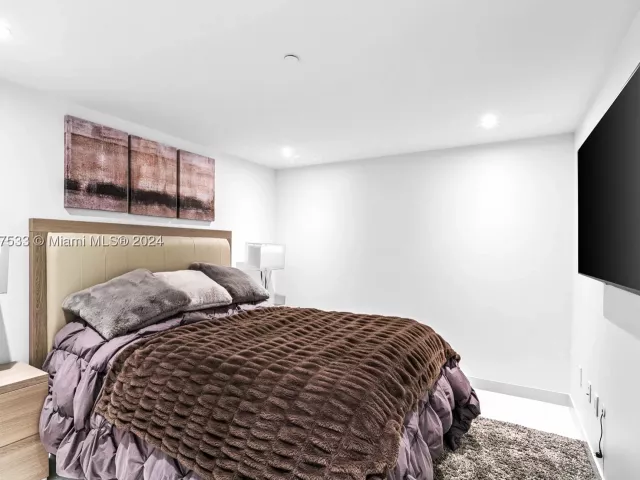 2-bedroom condo for sale in Miami - 495 Brickell Ave 1702 - MondialRealty