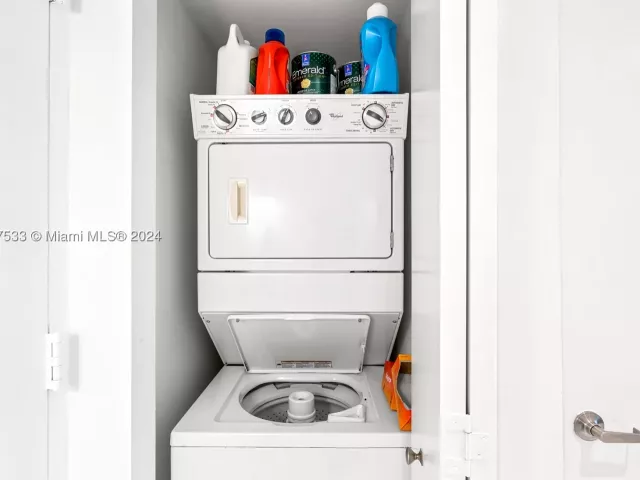 2-bedroom condo for sale in Miami - 495 Brickell Ave 1702 - MondialRealty