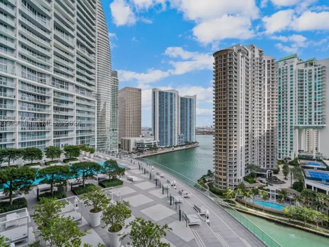 2-bedroom condo for sale in Miami - 495 Brickell Ave 1702 - MondialRealty