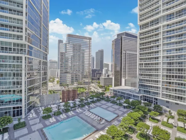 2-bedroom condo for sale in Miami - 495 Brickell Ave 1702 - MondialRealty