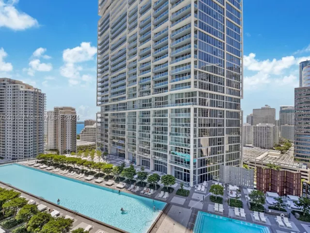 2-bedroom condo for sale in Miami - 495 Brickell Ave 1702 - MondialRealty