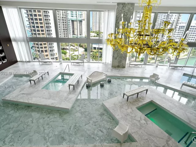 2-bedroom condo for sale in Miami - 495 Brickell Ave 1702 - MondialRealty