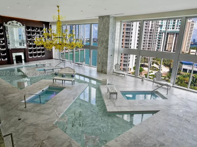 2-bedroom condo for sale in Miami - 495 Brickell Ave 1702 - MondialRealty