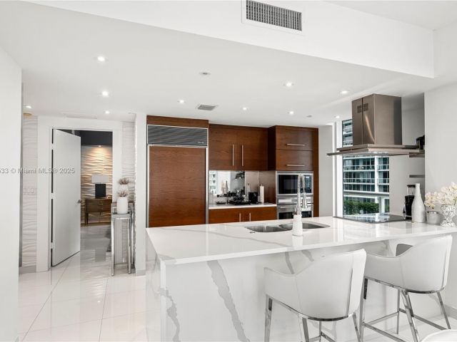 Apartment for sale  Unit #1702 - photo 5717221