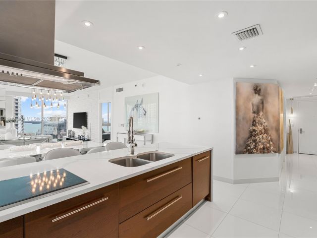 Apartment for sale  Unit #1702 - photo 5717225