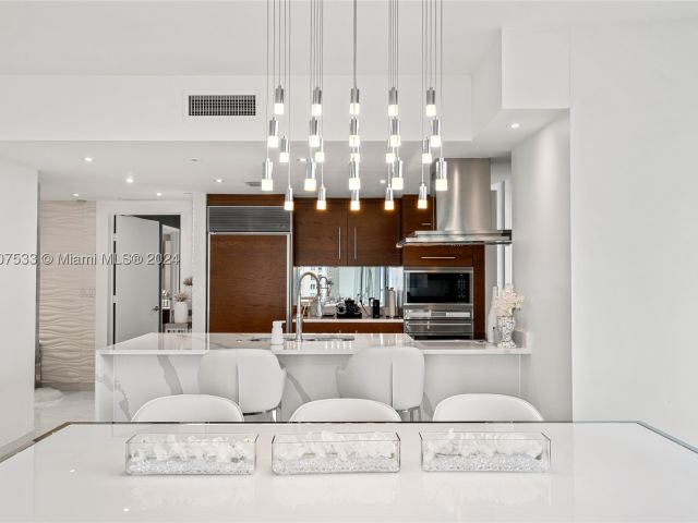 2-bedroom condo for sale in Miami - 495 Brickell Ave 1702 - MondialRealty