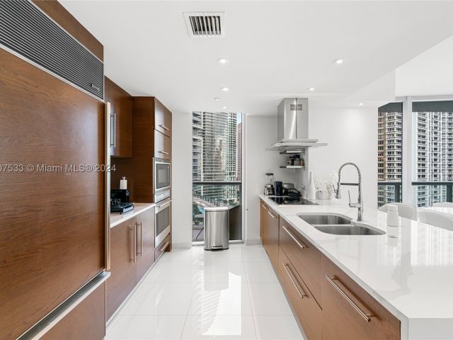 2-bedroom condo for sale in Miami - 495 Brickell Ave 1702 - MondialRealty