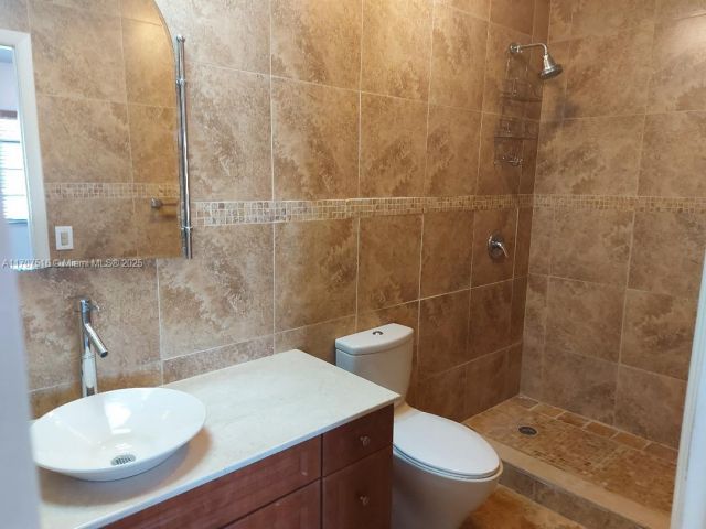 Home for rent at 20033 NE 2nd Pl 20033 - photo 6031868