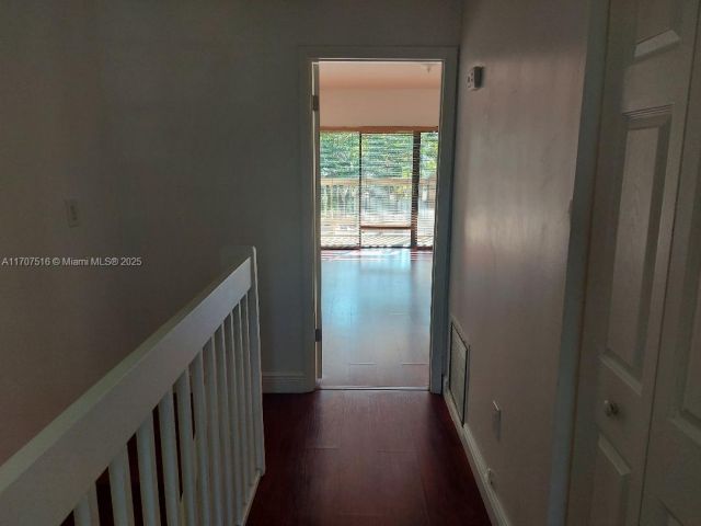 Home for rent at 20033 NE 2nd Pl 20033 - photo 6031872