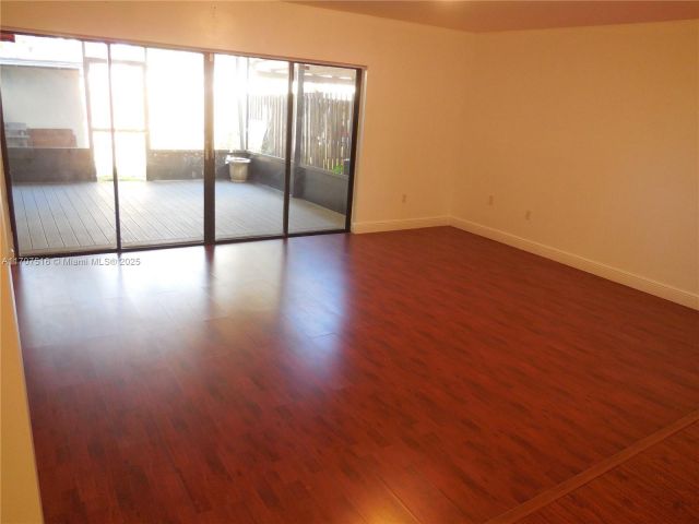 Home for rent at 20033 NE 2nd Pl 20033 - photo 6031881