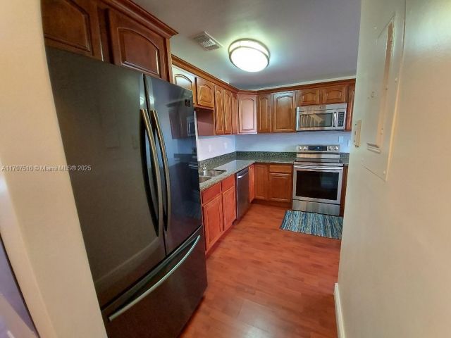 Home for rent at 20033 NE 2nd Pl 20033 - photo 6031883