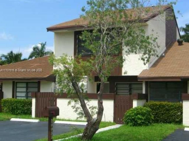 Home for rent at 20033 NE 2nd Pl 20033 - photo 6031886