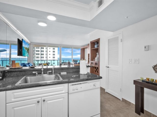 Apartment for rent  Unit #809 - photo 6261367