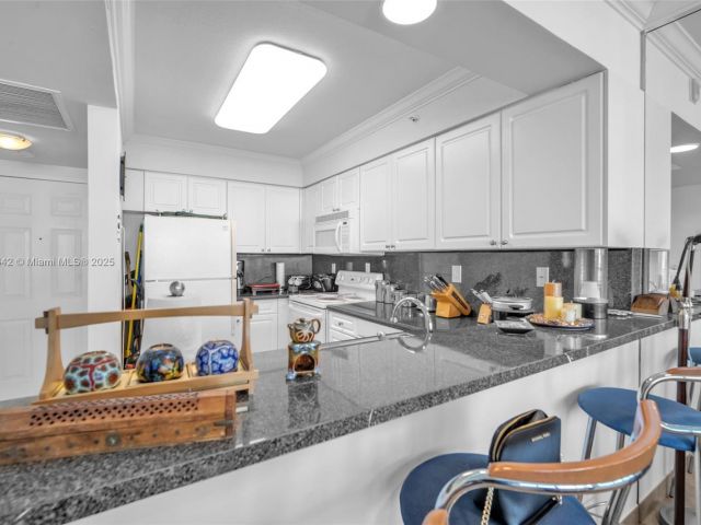 Apartment for rent  Unit #809 - photo 6261370