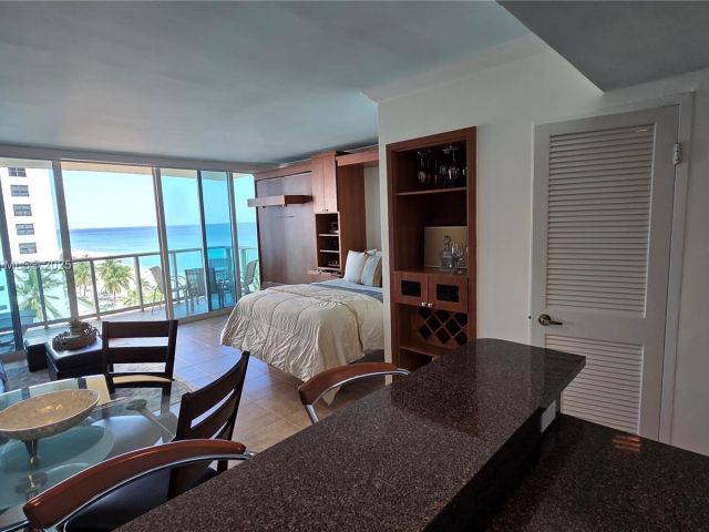 condo for rent in Hollywood - 2501 S OCEAN DRIVE 809 - MondialRealty
