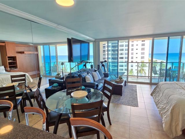 condo for rent in Hollywood - 2501 S OCEAN DRIVE 809 - MondialRealty