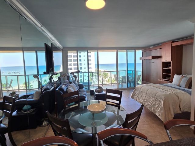 condo for rent in Hollywood - 2501 S OCEAN DRIVE 809 - MondialRealty