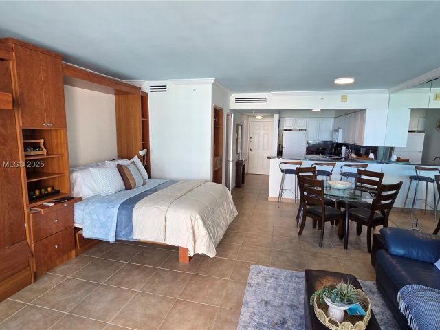 condo for rent in Hollywood - 2501 S OCEAN DRIVE 809 - MondialRealty