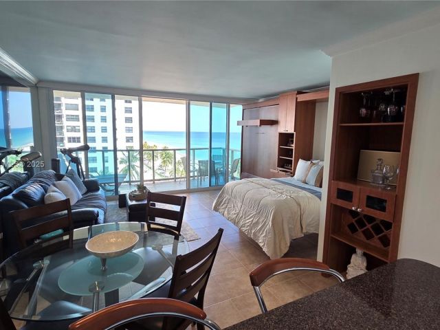 condo for rent in Hollywood - 2501 S OCEAN DRIVE 809 - MondialRealty
