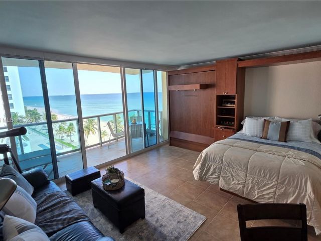 condo for rent in Hollywood - 2501 S OCEAN DRIVE 809 - MondialRealty