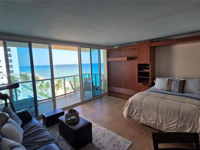 condo for rent in Hollywood - 2501 S OCEAN DRIVE 809 - MondialRealty
