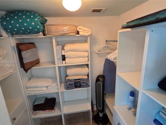 condo for rent in Hollywood - 2501 S OCEAN DRIVE 809 - MondialRealty