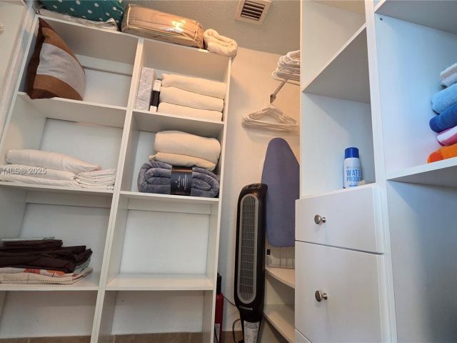 condo for rent in Hollywood - 2501 S OCEAN DRIVE 809 - MondialRealty