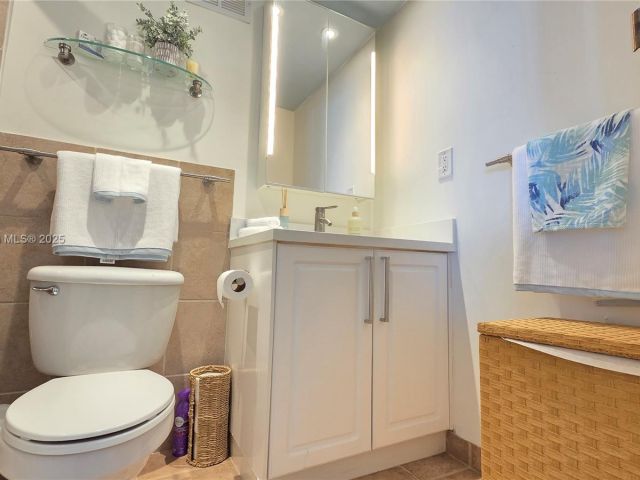 condo for rent in Hollywood - 2501 S OCEAN DRIVE 809 - MondialRealty