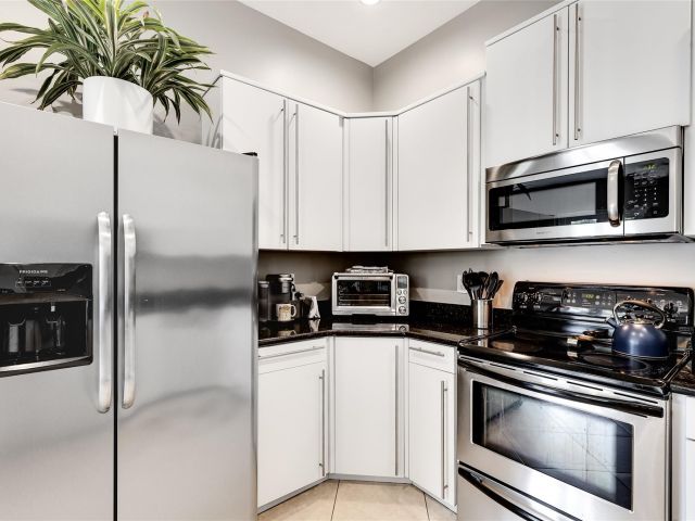 Home for sale at 1224 NE 18th Ave 1 - photo 6114528