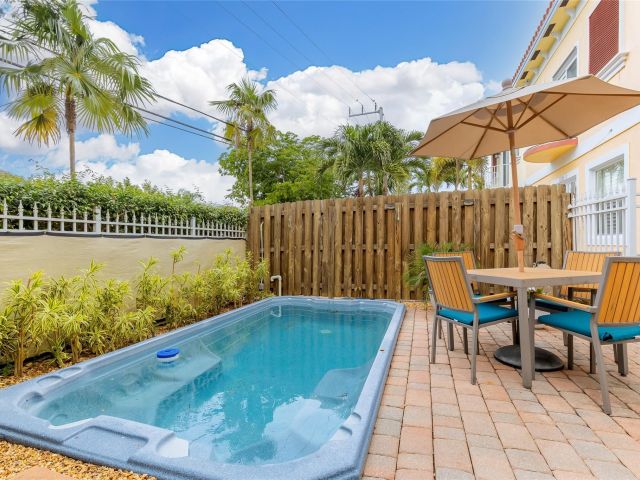 Home for sale at 1224 NE 18th Ave 1 - photo 6114537