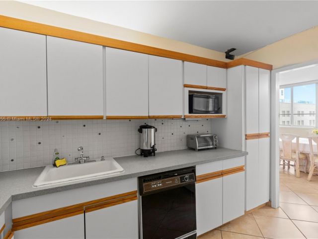 Apartment for sale  Unit #425 - photo 5684178