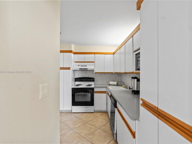 Apartment for sale  Unit #425 - photo 5684179