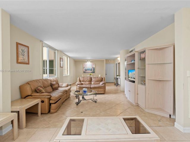 Apartment for sale  Unit #425 - photo 5684180